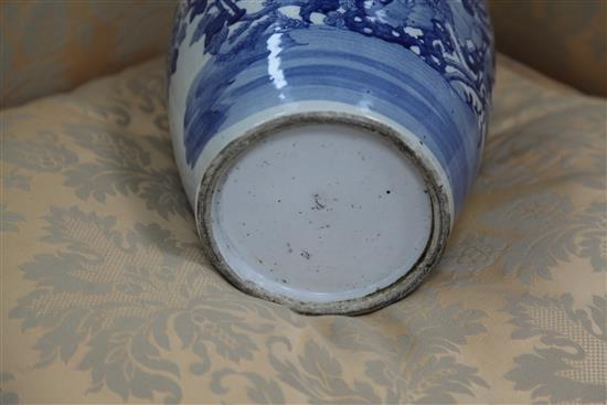 A Chinese blue & white vase